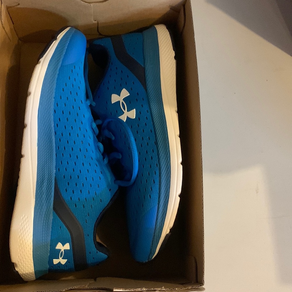 Under Armour Boys Youth7 blue tennis shoes